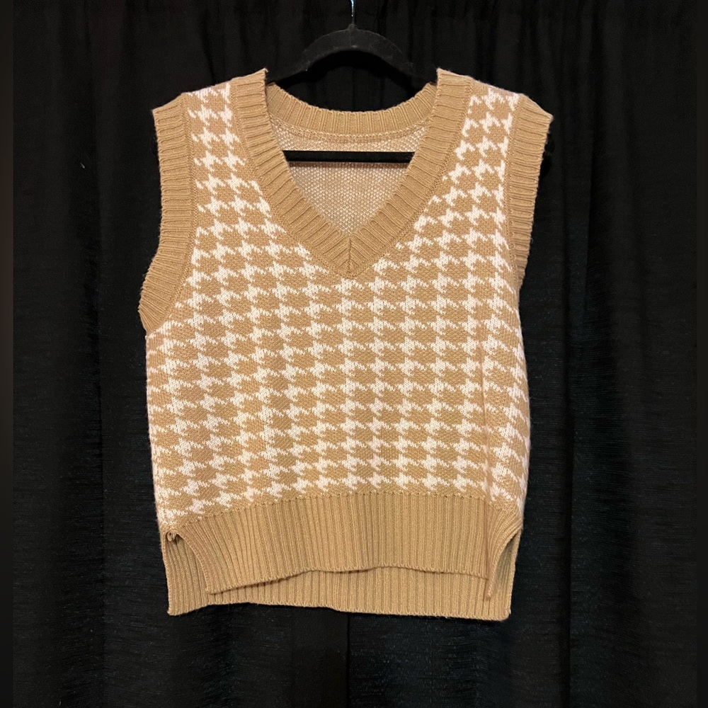 Houndstooth Sleeveless Sweatervest